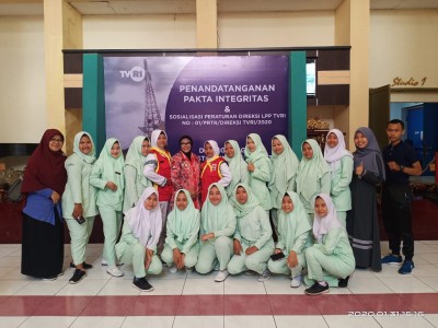 Udangan stasiun  TVRI dalam acara ANGKRINGAN, isi sosialisai PMI KAB SLEMAN bersama Wakil Bupati Sle