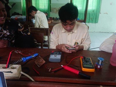 Praktik Dasar - Dasar Elektro