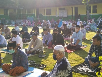 SOlat Ied Adha Masyarakat Dusun Ngablak Tahun 2020 di Lapangan SMKS Muhammadiyah 2 Turi